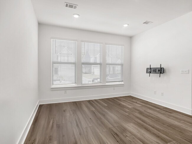 Building Photo - 476 Mill Park Way