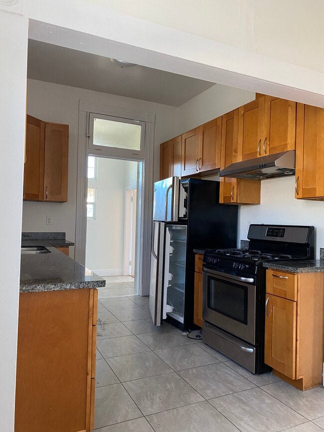 Building Photo - 618 Alice St