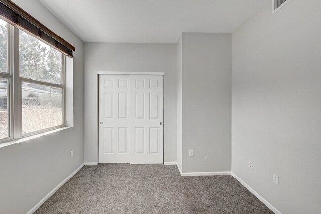 Building Photo - $1,950.00 - 2 Beds, 2 Bath, Condo in Auror...