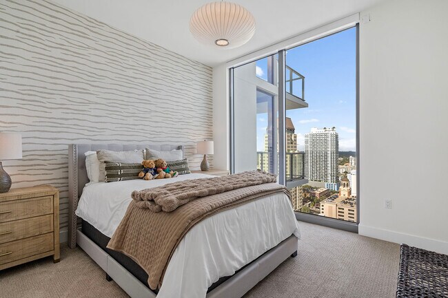 Building Photo - 301 1st St S