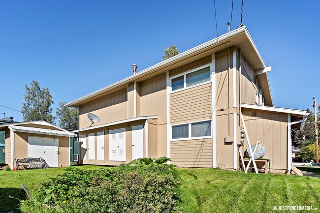 Building Photo - 2906 W 32nd Ave