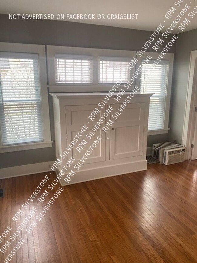 Building Photo - 203 Catalpa Dr