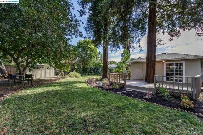 Building Photo - 884 Ruth Dr