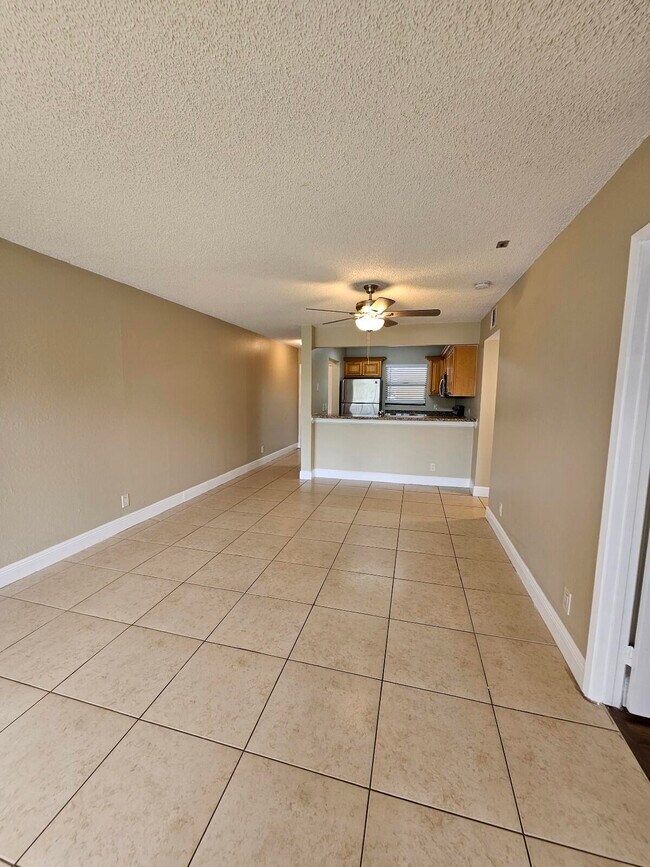 Building Photo - 1523 Lake Crystal Dr