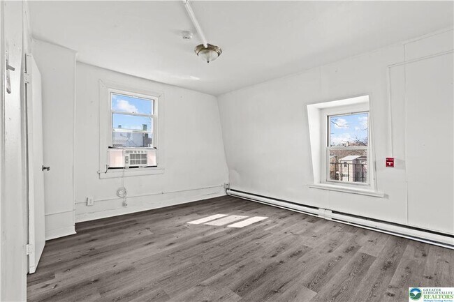 Building Photo - 1113 Ferry St