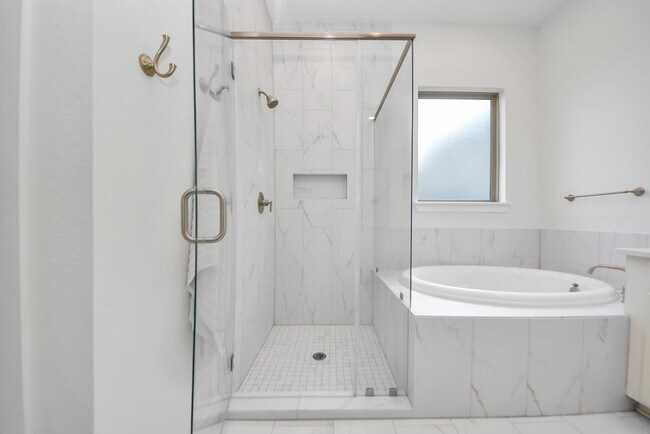 Building Photo - 2995 Tantara Dr