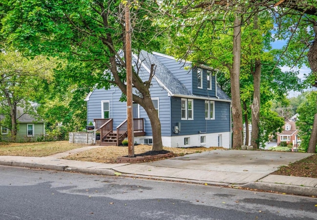 Building Photo - 212 Fourth Ave