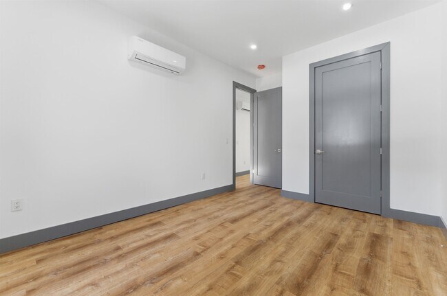 Building Photo - 821 18th St