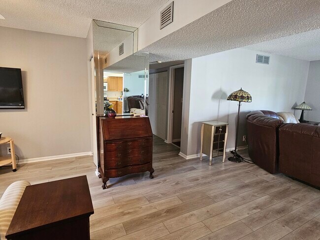 Building Photo - 10663 Ocean Palm Way