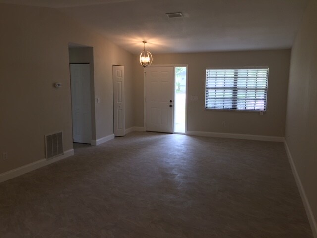 Building Photo - 1292 SW Bellevue Ave