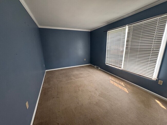 Building Photo - 102 Ravenwood Pl