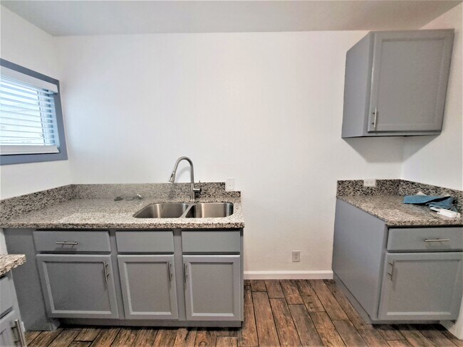 Building Photo - 1309 N La Brea Ave