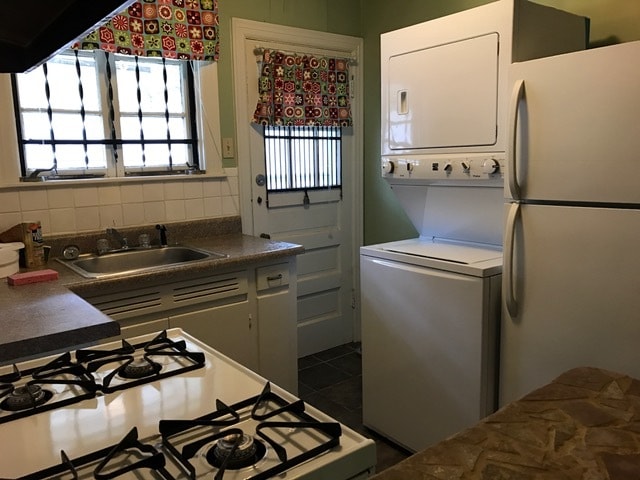kitchen/washer/dryer - 2289 Monroe Ave