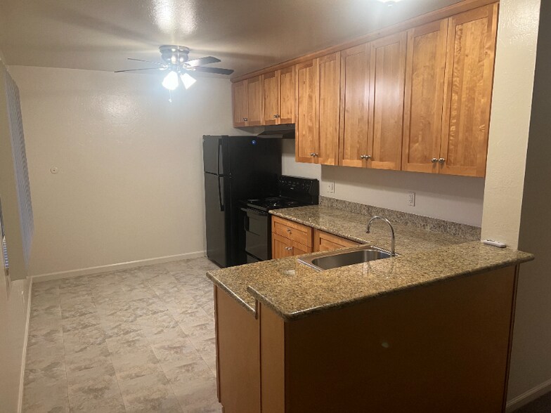 Building Photo - 1020 Dolores St