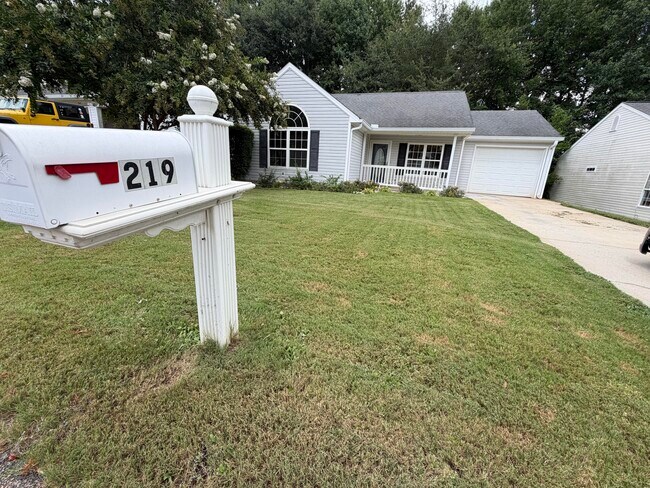 Building Photo - 219 Long Creek Dr