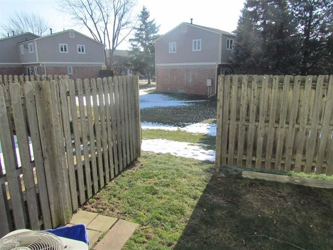 Building Photo - 37450 Charter Oaks Blvd
