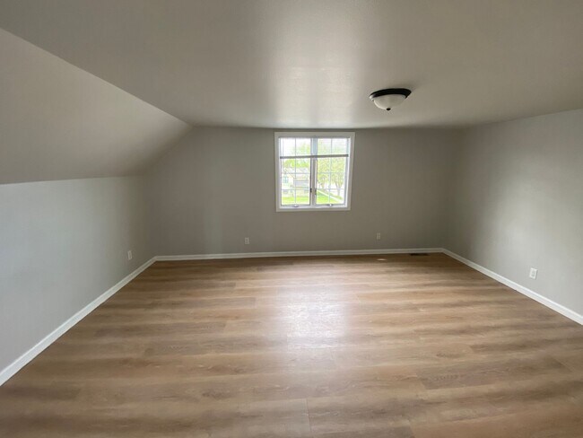 Building Photo - 201 S Pine St