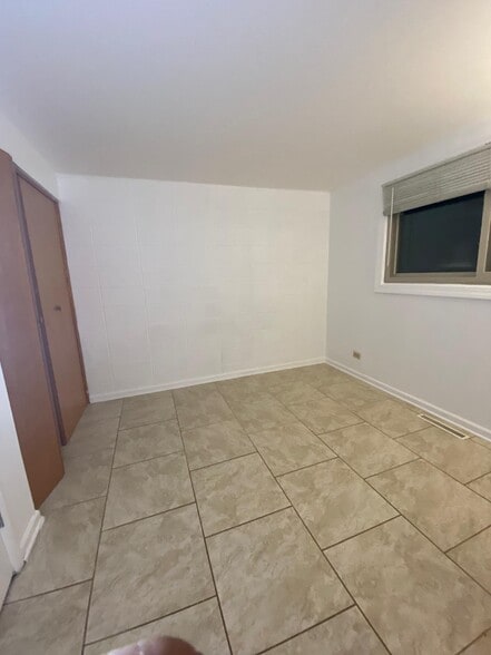 3rd bedroom - 920 N Milwaukee Ave