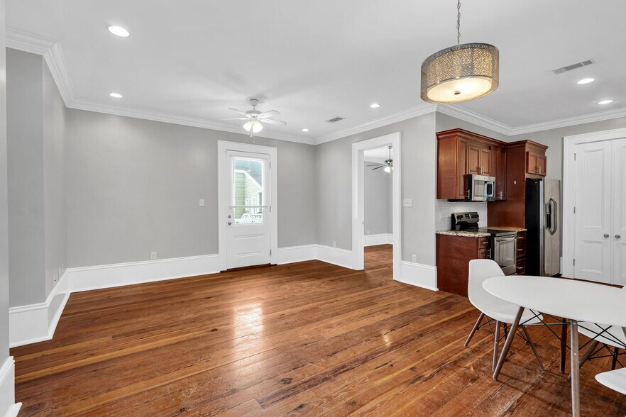 Building Photo - 1836 Baronne St