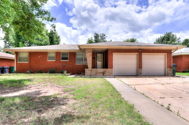 Primary Photo - Spacious 3-Bedroom Home with a Fenced Yard and Easy Access to Everything!