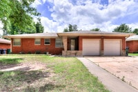 Building Photo - Spacious 3-Bedroom Home with a Fenced Yard...
