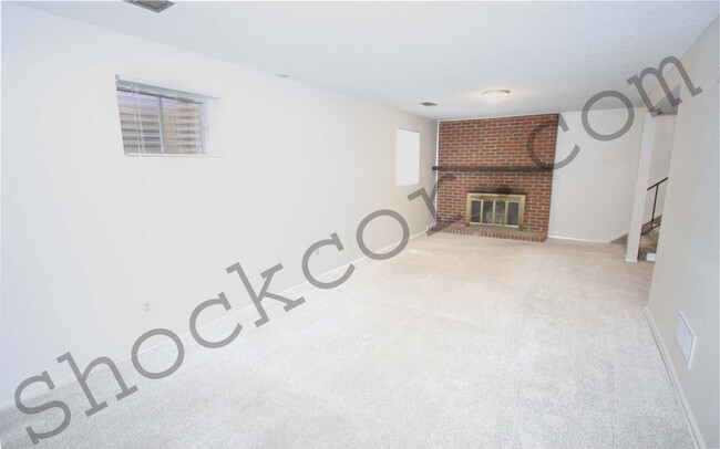 Building Photo - Single Family Aurora