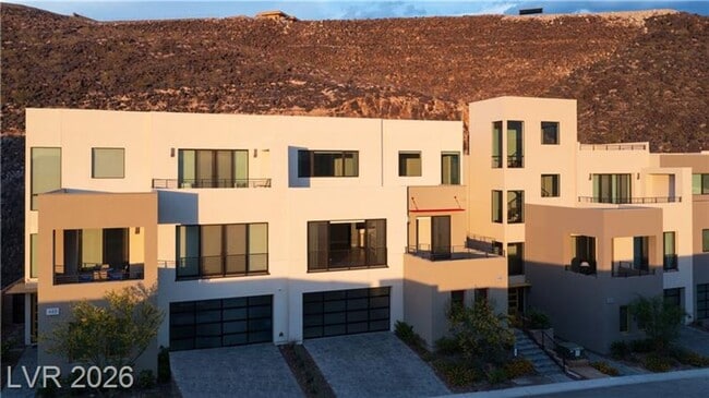 Building Photo - Modern Tri-Story Home in McDonald Highlands