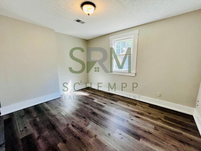 Building Photo - 2 Bedroom house in West Louisville- Section 8 accepted