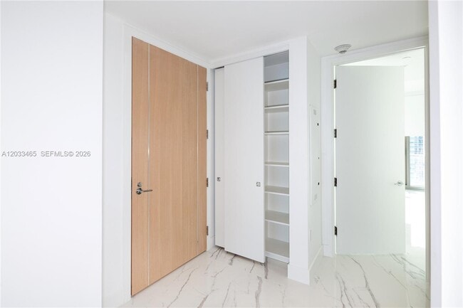 Building Photo - 15701 Collins Ave