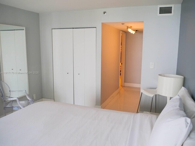 Building Photo - 1717 N Bayshore Dr