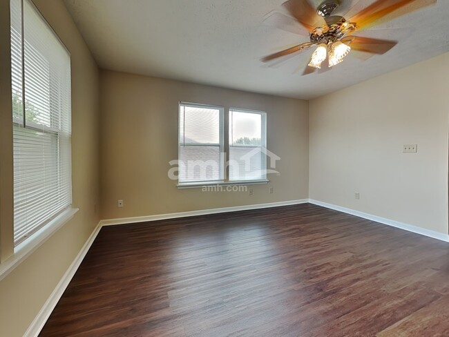 Building Photo - 10660 Brighton Knoll Pky N