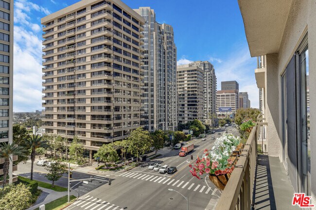 Building Photo - 10747 Wilshire Blvd