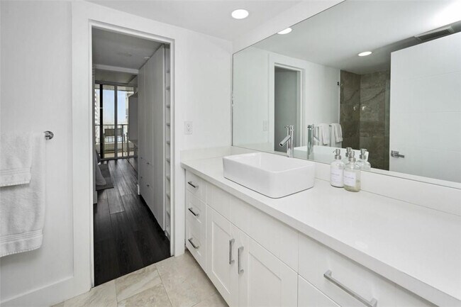 Building Photo - 555 NE 15th St