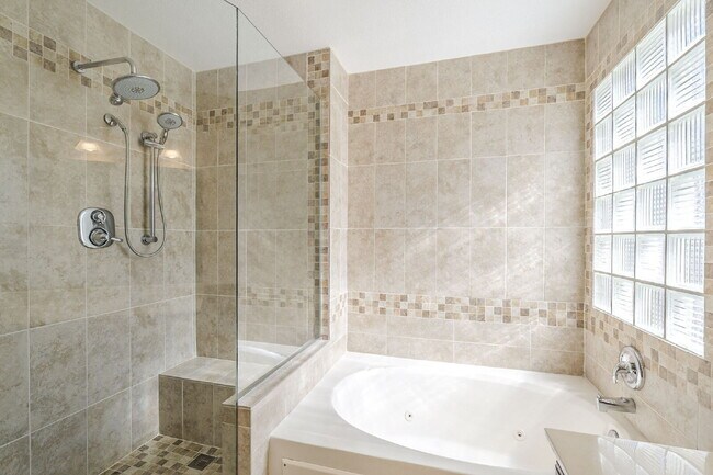 Building Photo - Luxury Waterfront Home in Ocotillo – Avail...