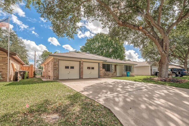 Building Photo - 1503 Miles St