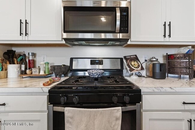 Building Photo - 152 Jarama Cir