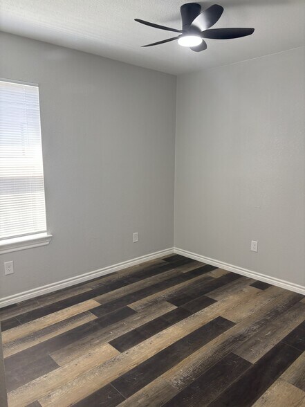 Building Photo - 5609 Fernander Dr