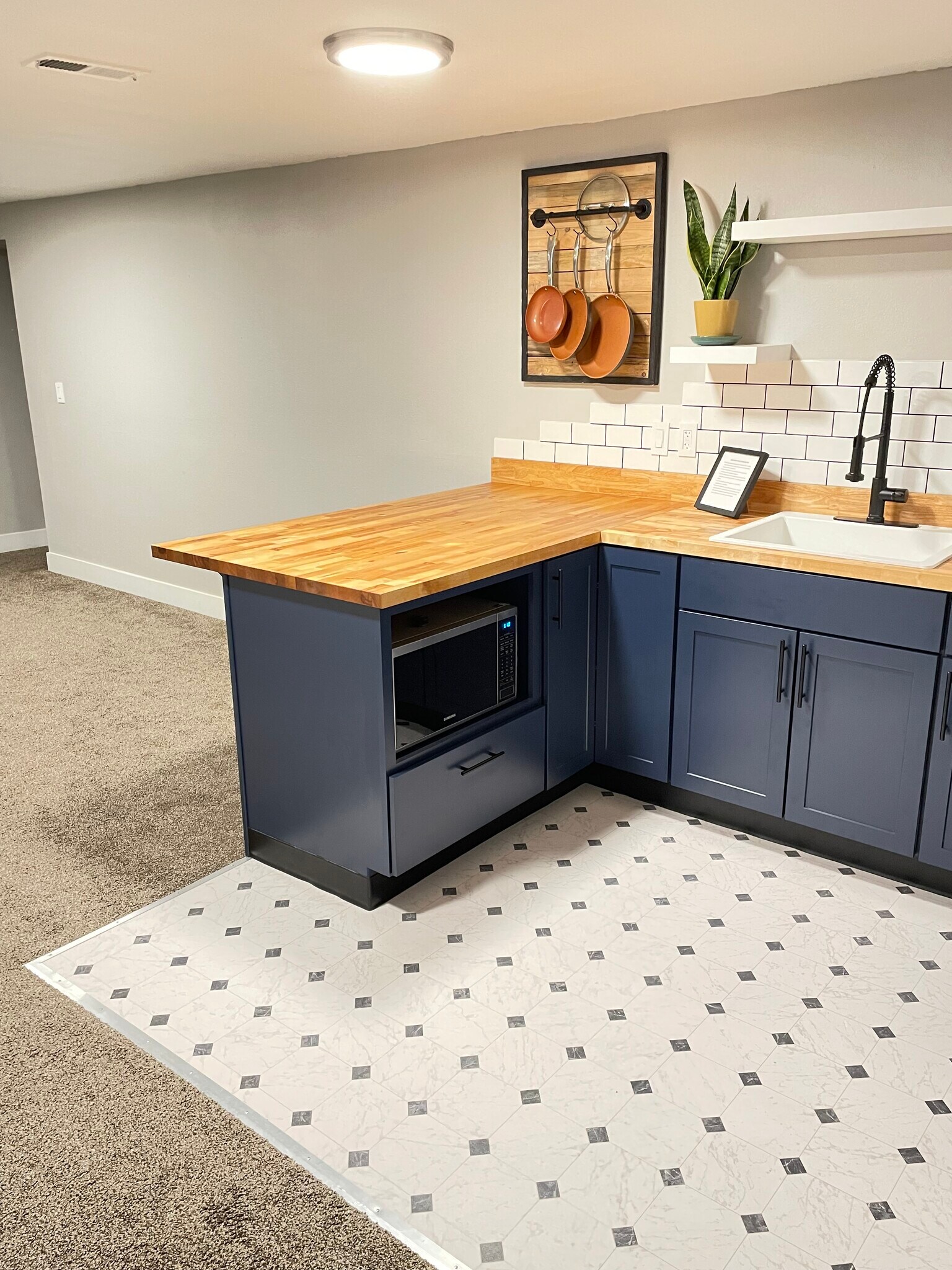 Kitchenette - Microwave - 165 W Midway Blvd