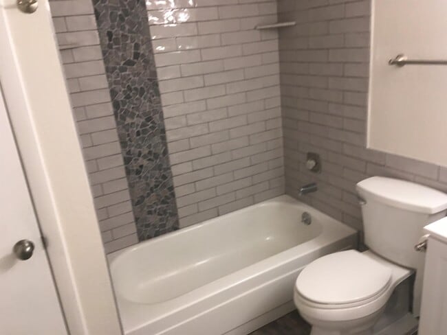 Building Photo - 2601 W Broadway Blvd