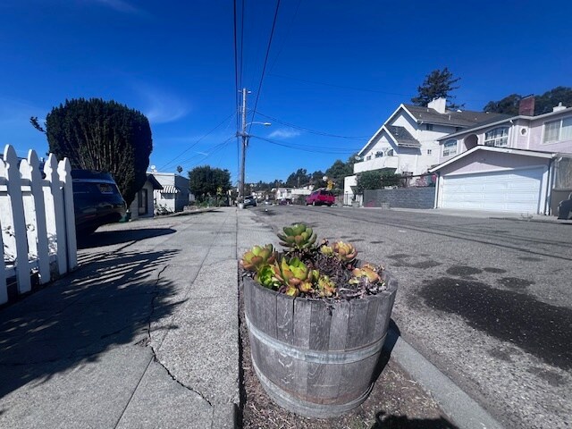 Building Photo - 8109 Ney Ave