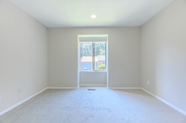 Building Photo - 6023 Forrest Hollow Ln