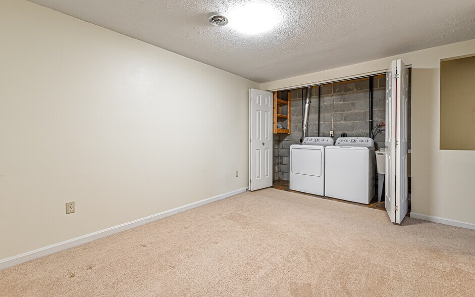 Building Photo - 417 Ten Point Ln