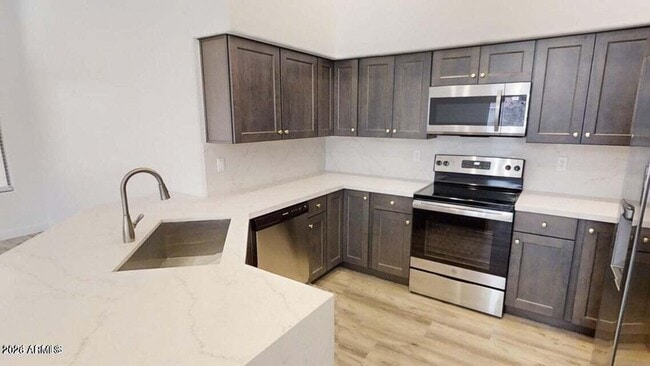 Building Photo - 4445 E Meadow Dr