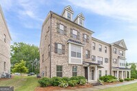 Building Photo - 2252 Talmai Dr