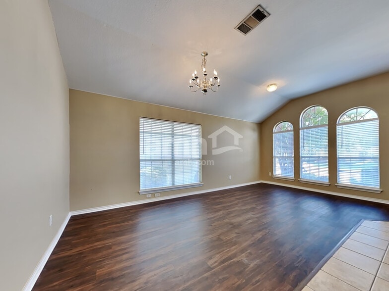 Building Photo - 8820 Sunset Trace Dr