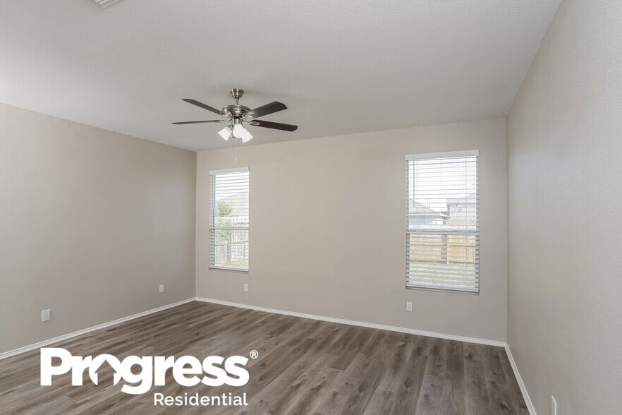 Building Photo - 200 Rustic Acres