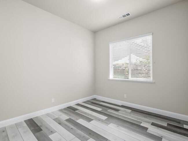 Building Photo - Beautifully Updated 4 Bedroom, 2.5 Bath in North Fresno