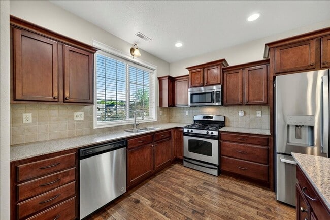 Building Photo - Stylish Multi-Level Condo in West Boise