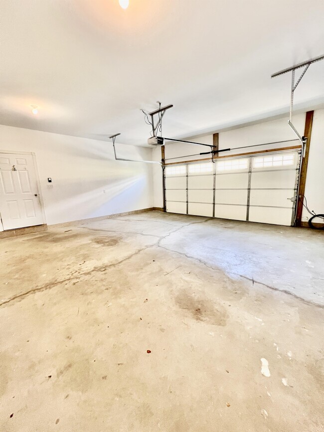 Building Photo - 40 Brownstone Dr