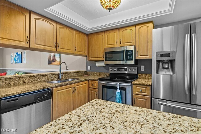 Building Photo - 15140 Riverbend Blvd